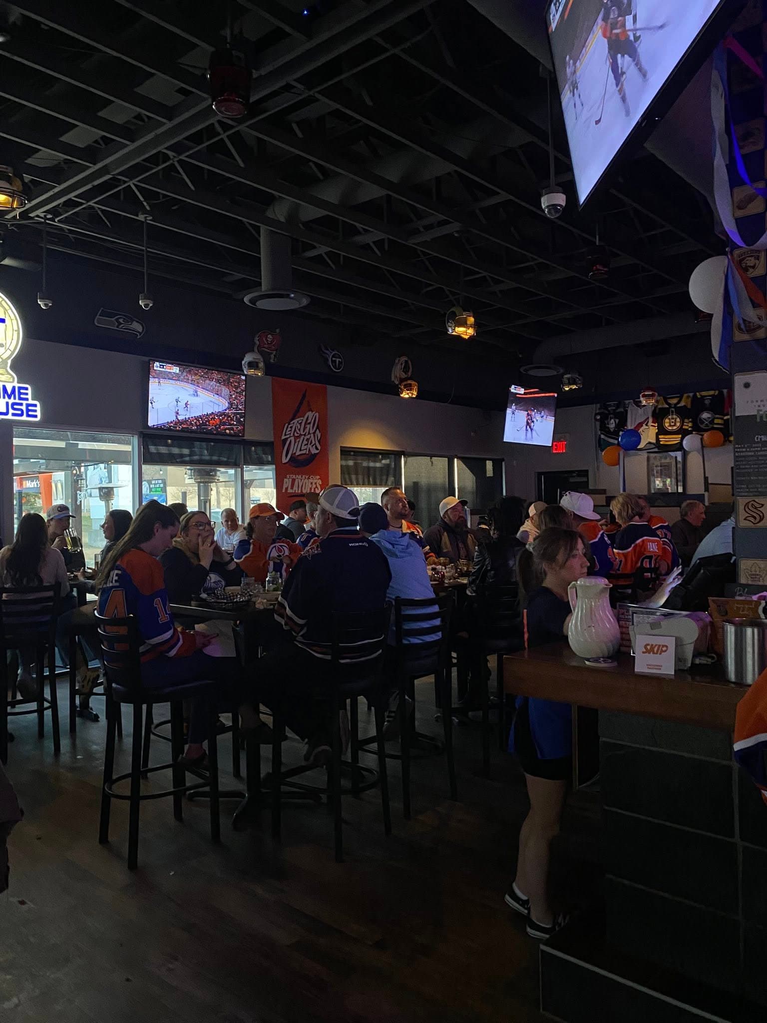 Happy Hour - Image 1