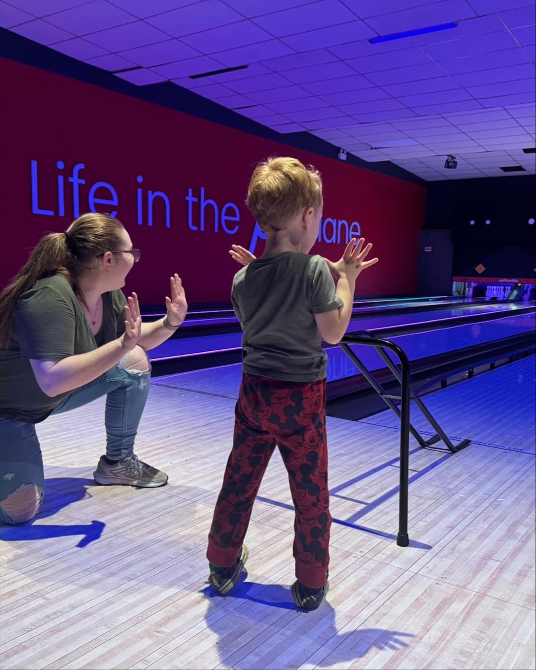 Kids Eat, Drink and Bowl - Image 1