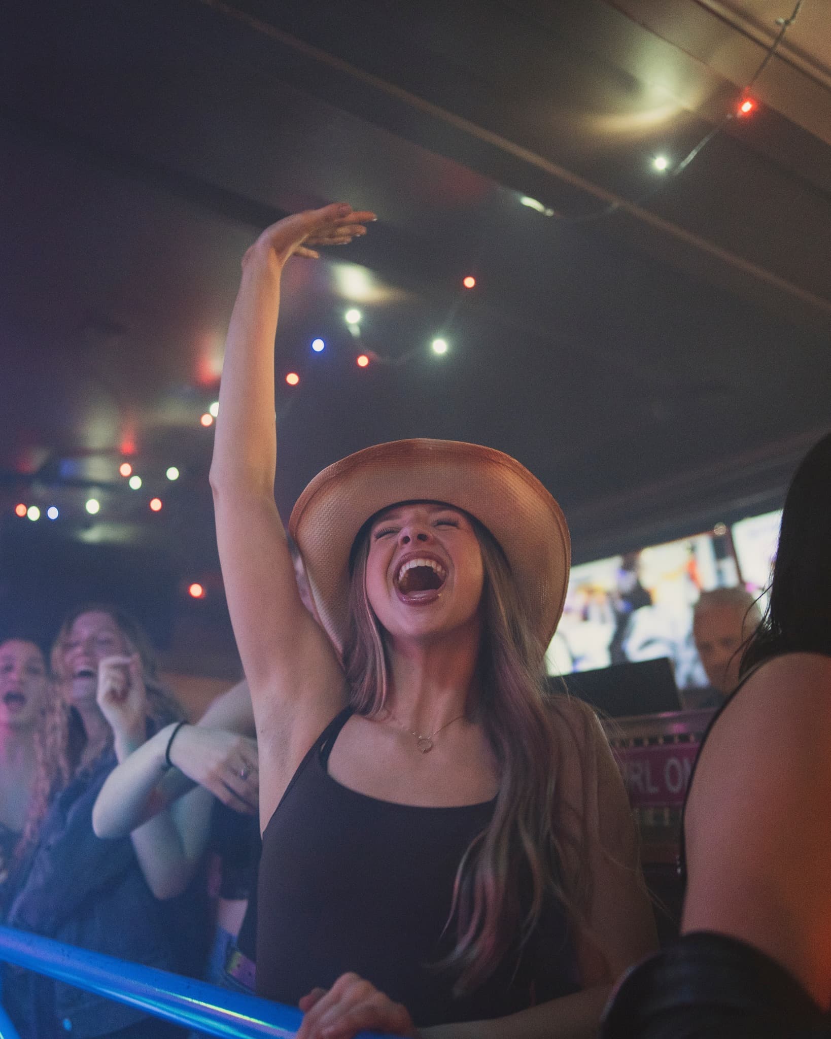 Daisy's Saloon - Image 3