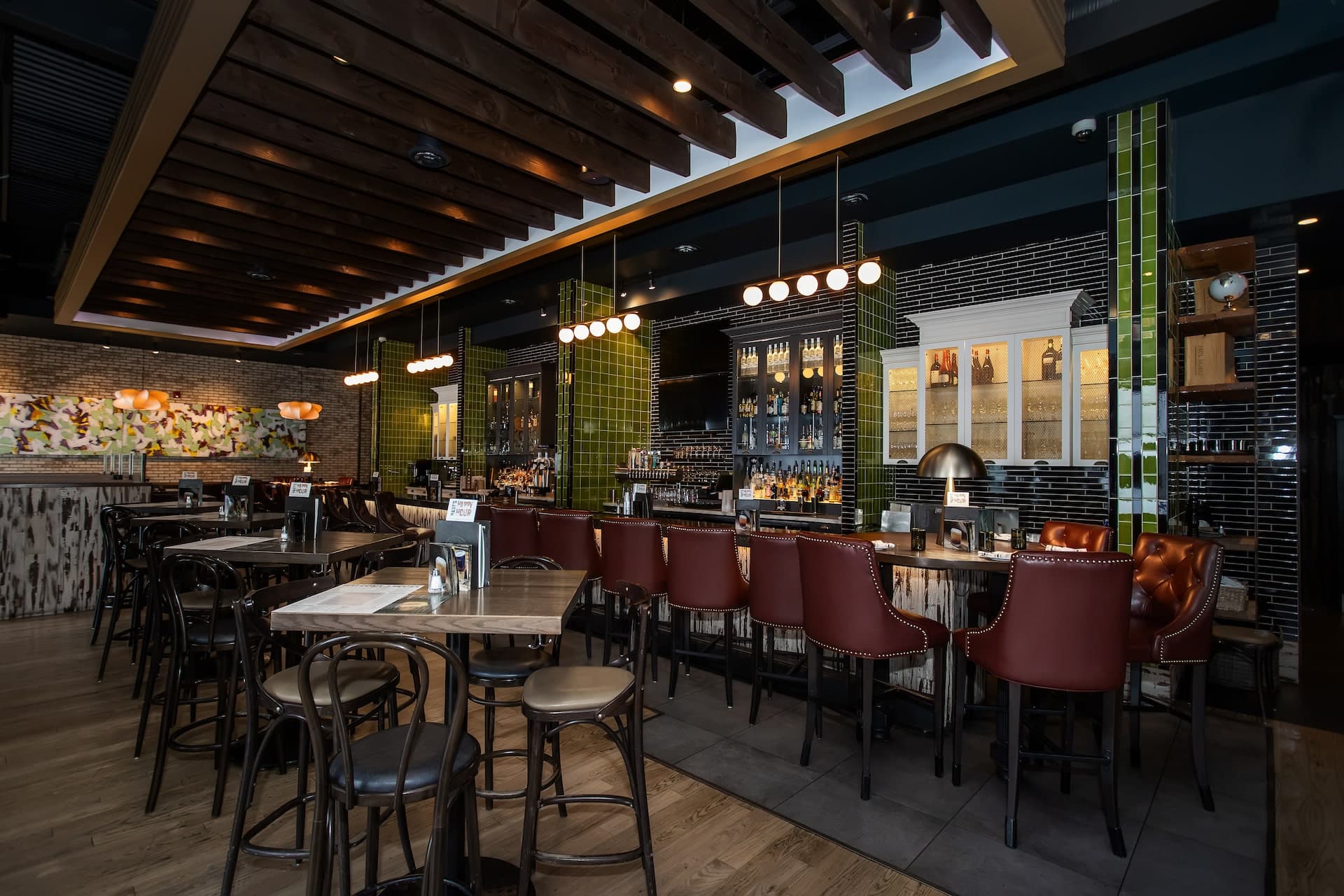 Hart's Table & Bar - Image 1