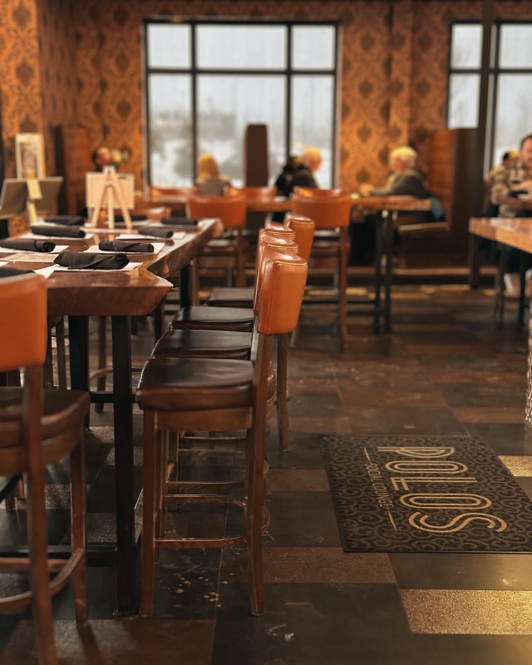 Polos Social Lounge - Image 1